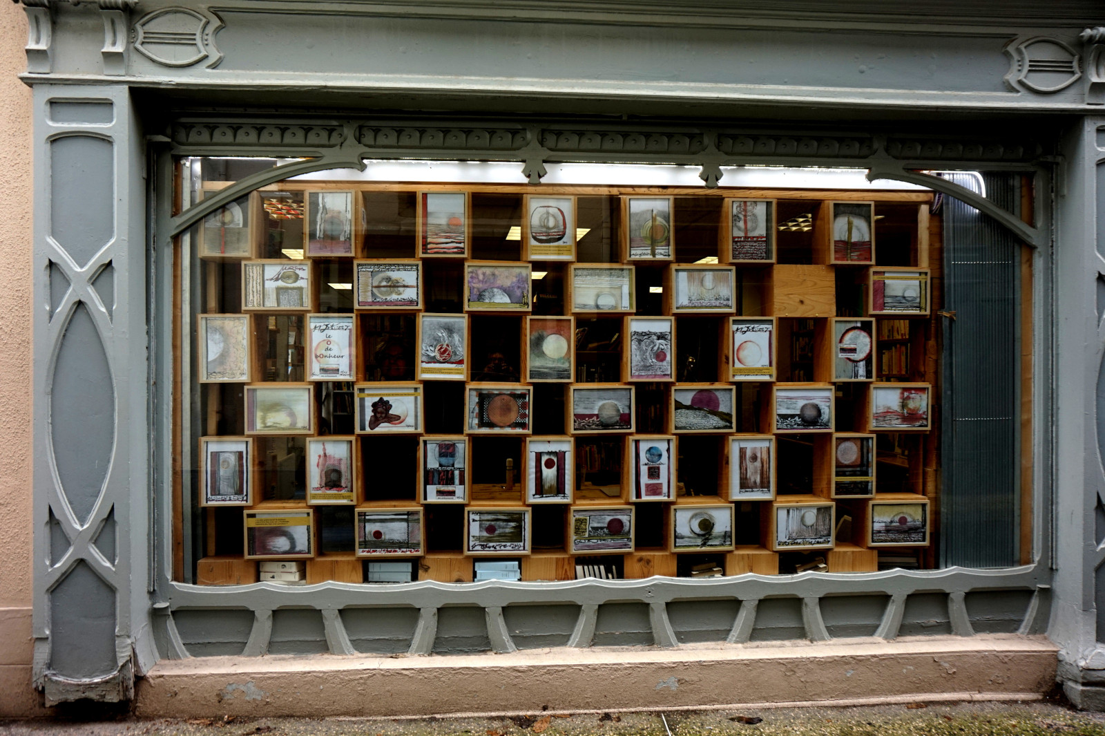 photo de la devanture de la bouquinerie de Bagnères-de-Bigorre